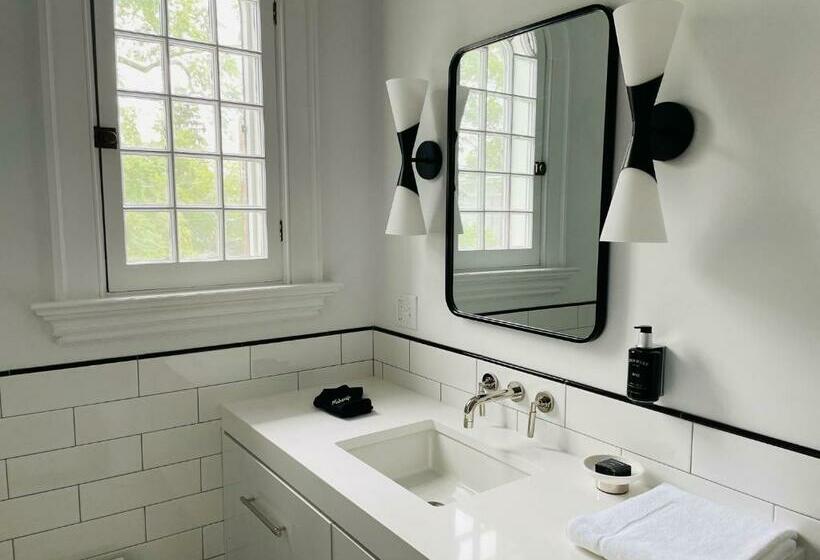 Отель The Amelia