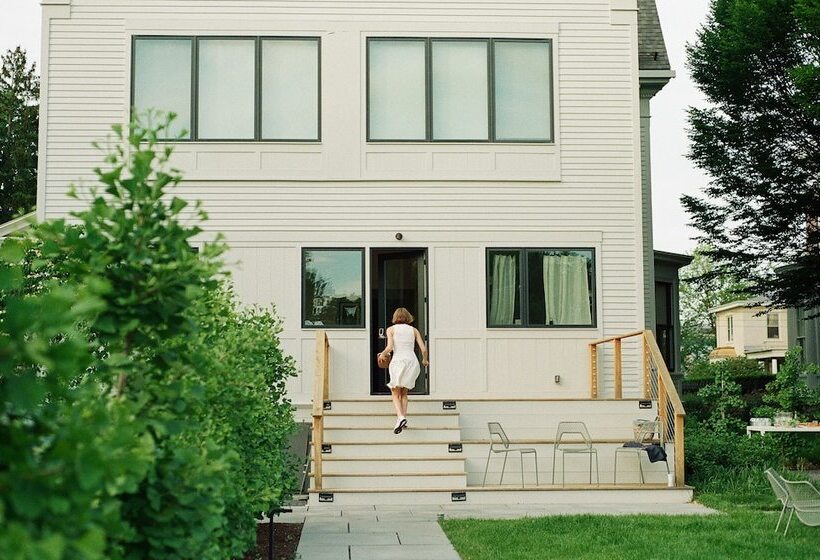 Отель The Amelia