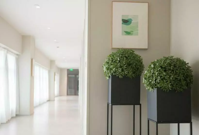 هتل Home Inn Selected Shanghai Harbour City