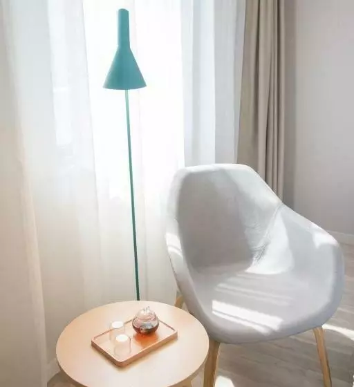 هتل Home Inn Selected Shanghai Harbour City
