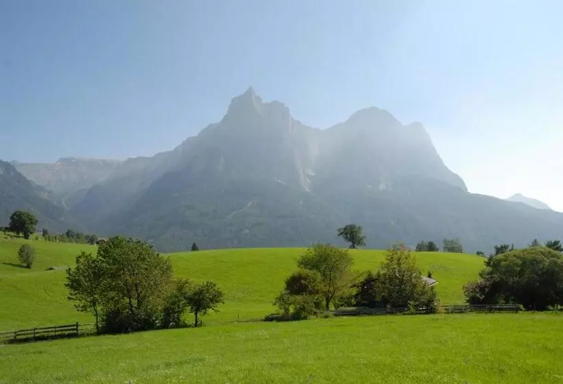 Hotelli Treffhof