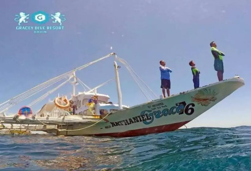 Reddoorz Plus @ Gracey Dive Resort Dumaguete