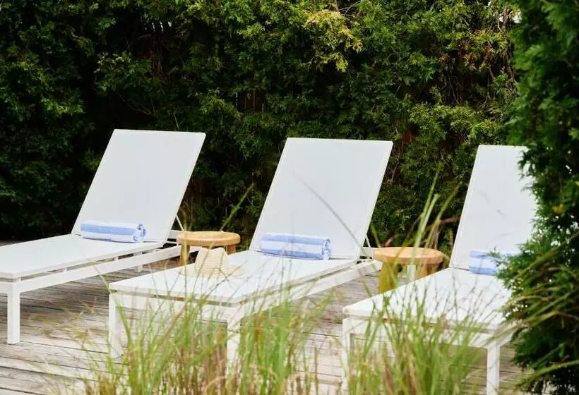 Hotelli Parker Beach Lodge