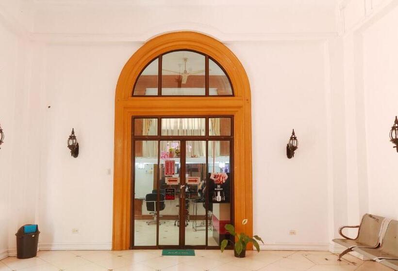 فندق Reddoorz Plus @ Castle Chateau Iloilo