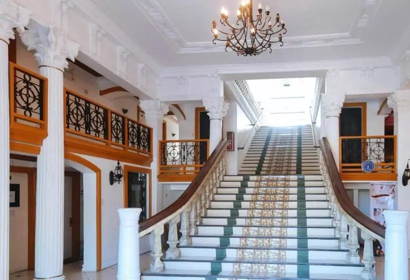 Hotelli Reddoorz Plus @ Castle Chateau Iloilo