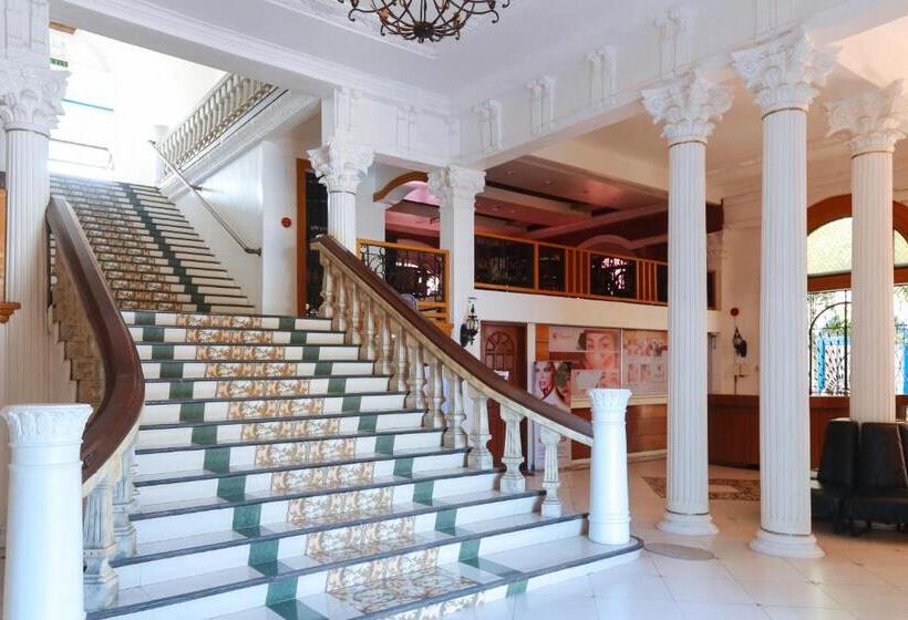 فندق Reddoorz Plus @ Castle Chateau Iloilo