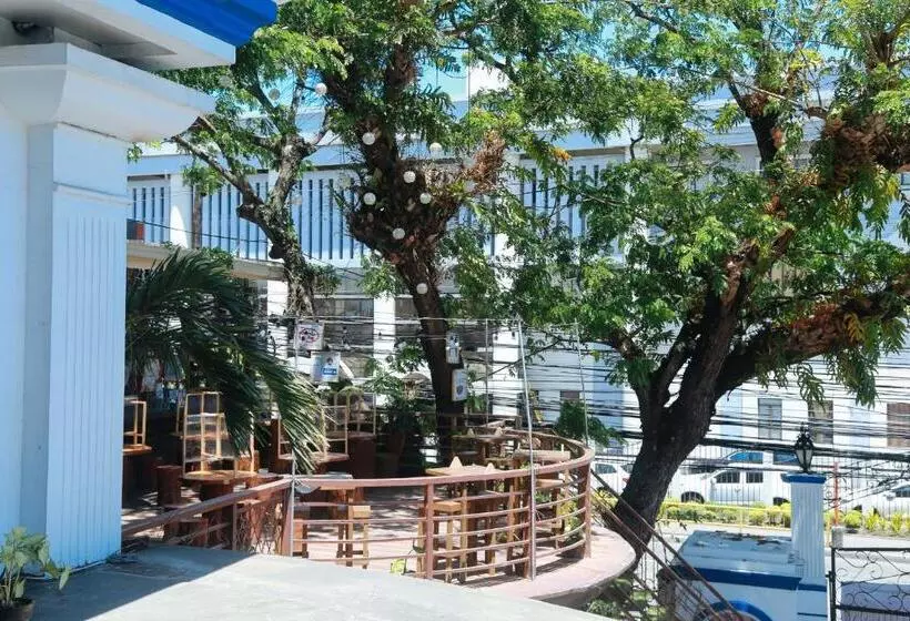 Hotelli Reddoorz Plus @ Castle Chateau Iloilo