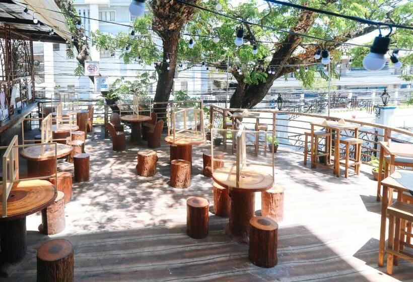 فندق Reddoorz Plus @ Castle Chateau Iloilo