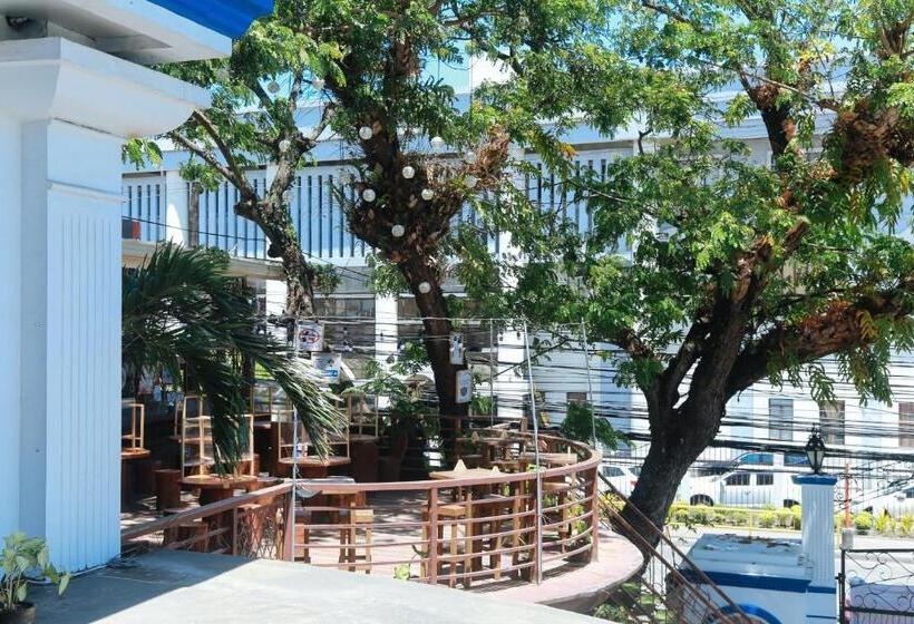 فندق Reddoorz Plus @ Castle Chateau Iloilo