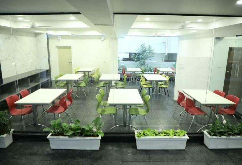 호텔 Swansuites Gachibowli