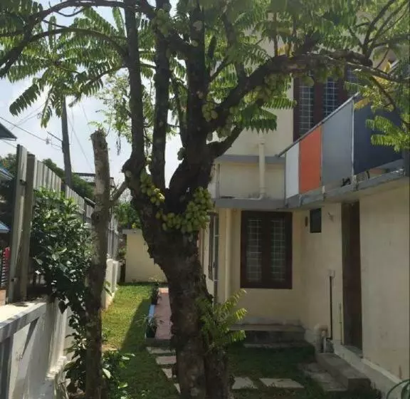 Hotelli Nature Villa Kochi