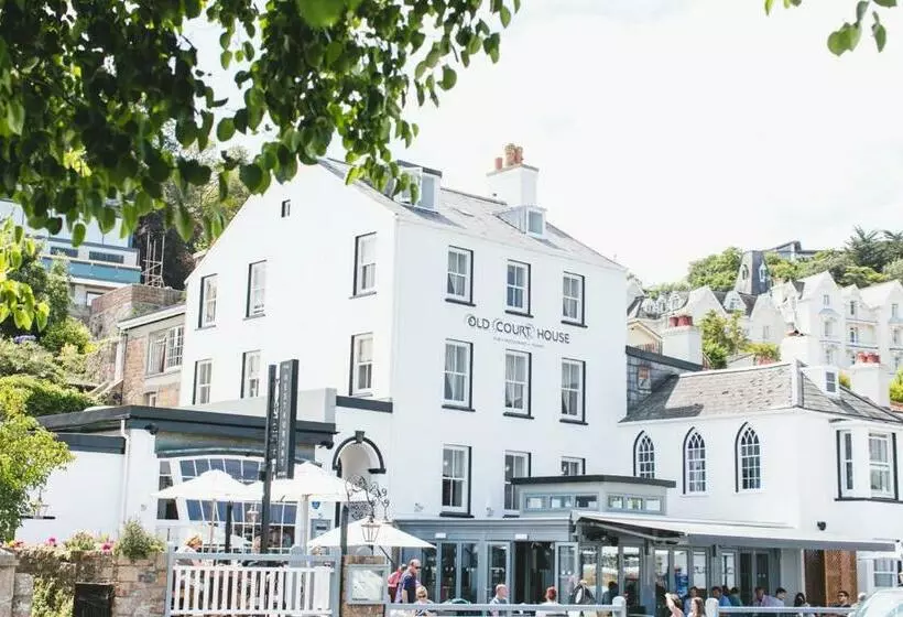 Hotelli Old Court House Inn