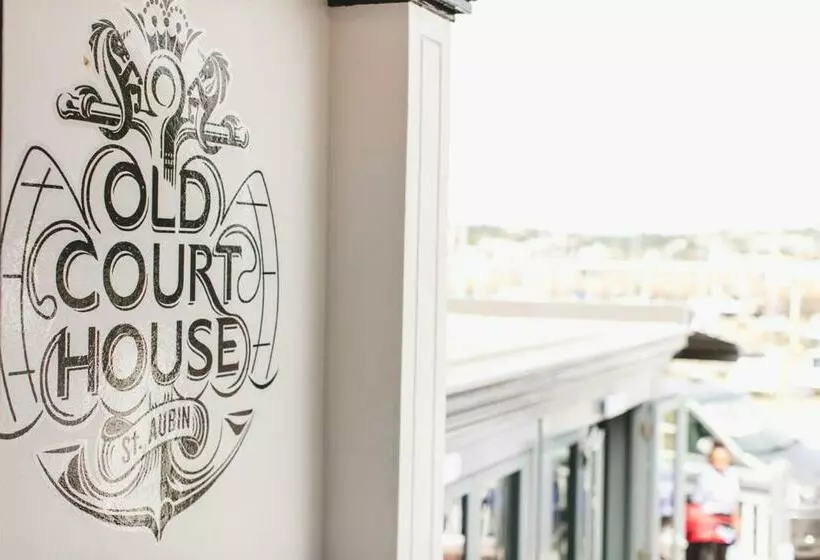 Hotelli Old Court House Inn