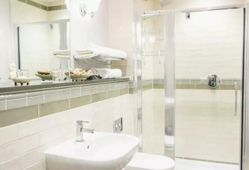 Hotelli Old Court House Inn