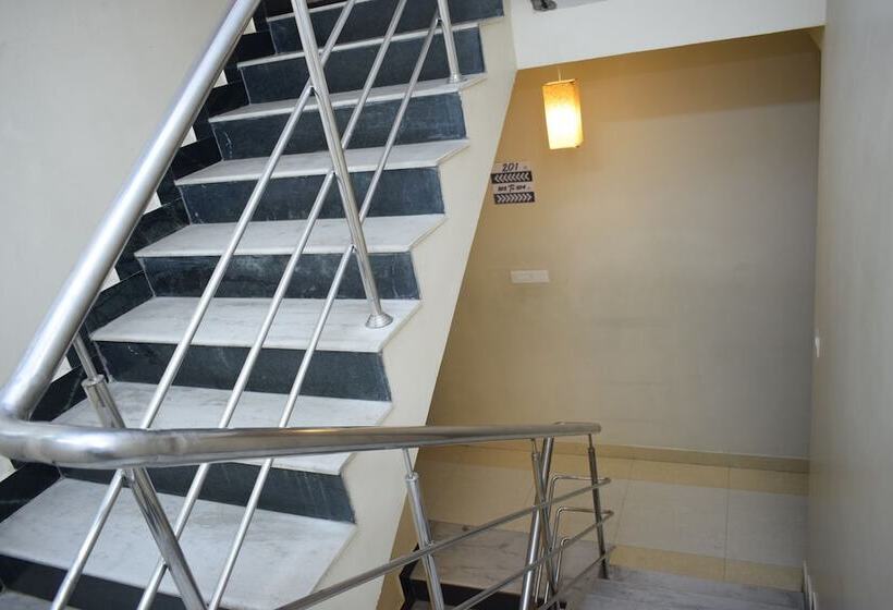 בית מלון כפרי Ramana Residency