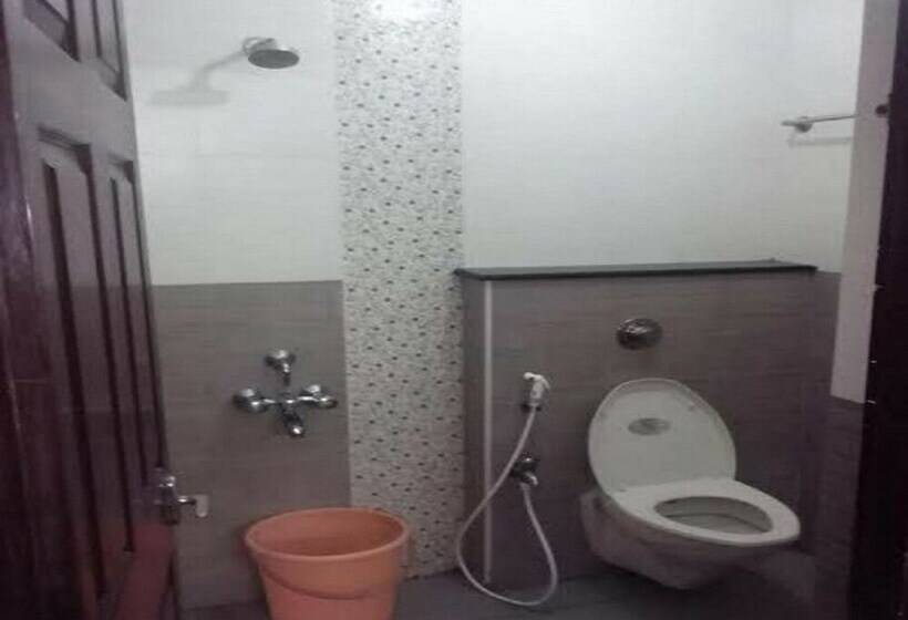 בית מלון כפרי Ramana Residency