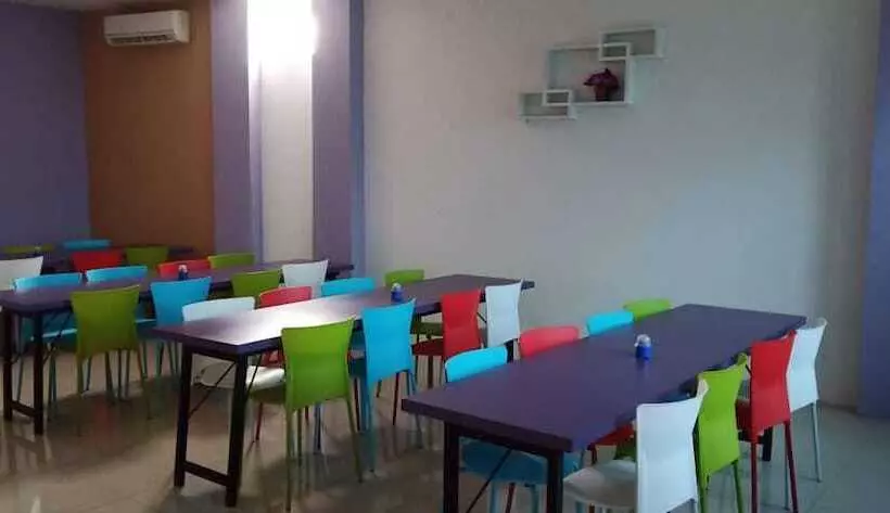 ホテル Ungu Pas Kangen Bekasi