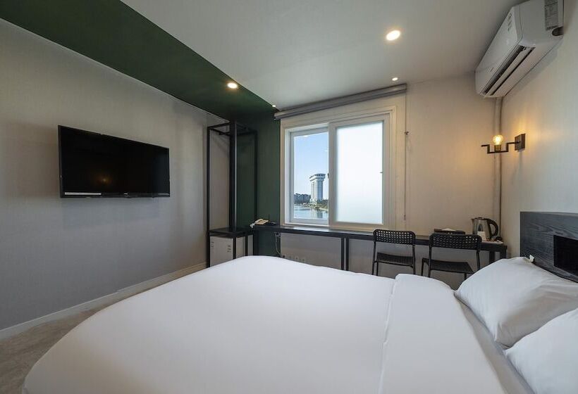 مُتل Gangneung Gyeongpodae Swan