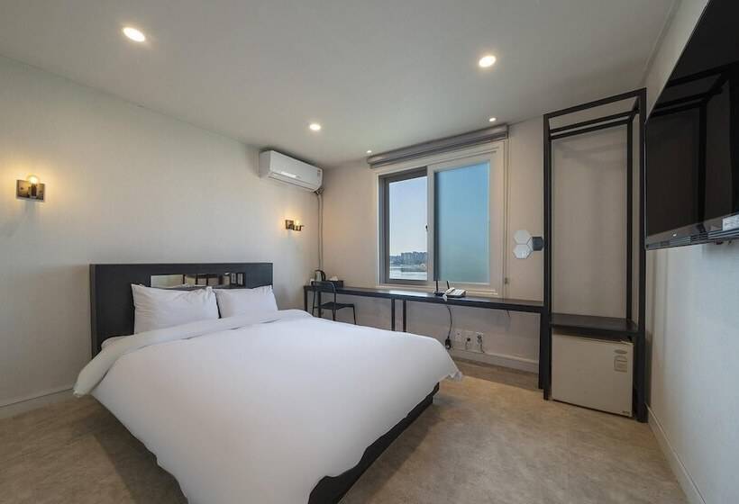 مُتل Gangneung Gyeongpodae Swan