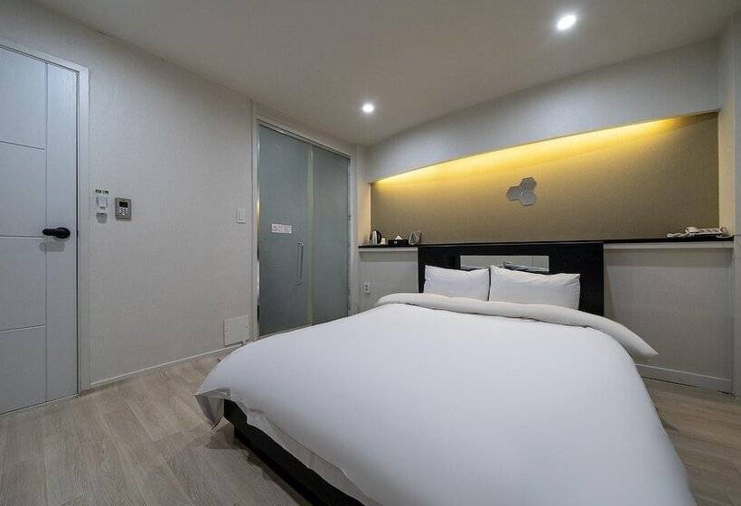 مُتل Gangneung Gyeongpodae Swan