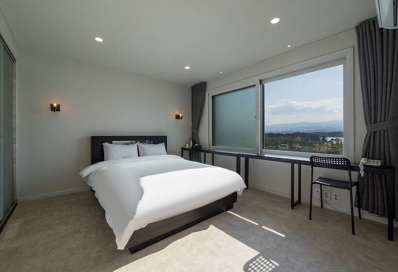 مُتل Gangneung Gyeongpodae Swan