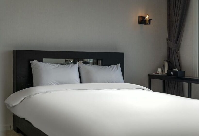 مُتل Gangneung Gyeongpodae Swan