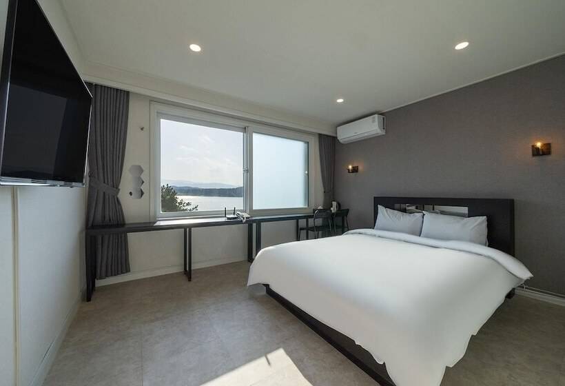 مُتل Gangneung Gyeongpodae Swan