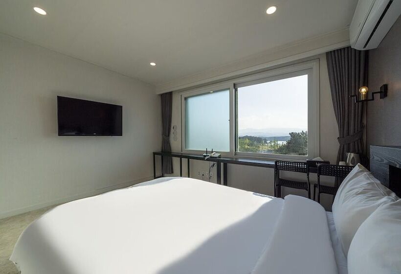 مُتل Gangneung Gyeongpodae Swan