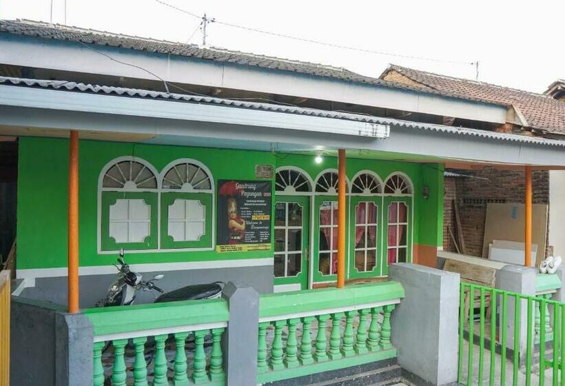 پانسیون Gandrung Payungan Family Inn