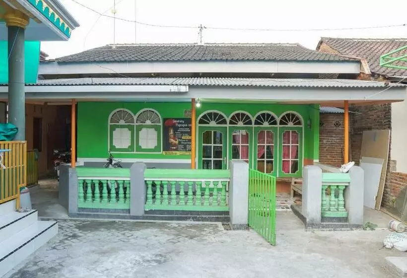 پانسیون Gandrung Payungan Family Inn