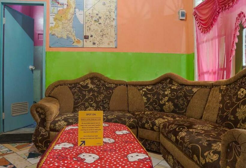 پانسیون Gandrung Payungan Family Inn