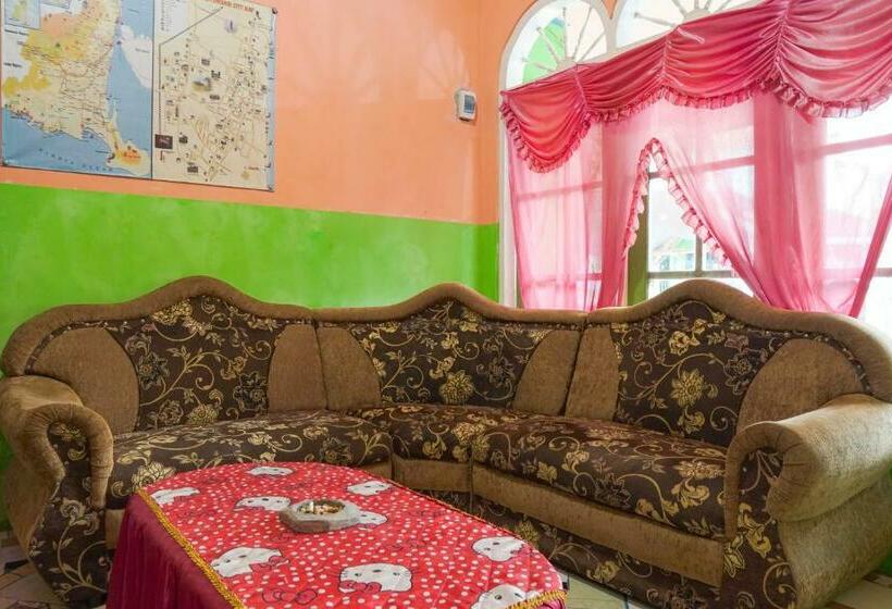 پانسیون Gandrung Payungan Family Inn