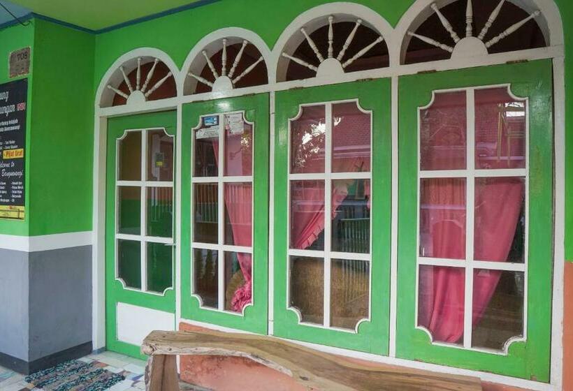 پانسیون Gandrung Payungan Family Inn