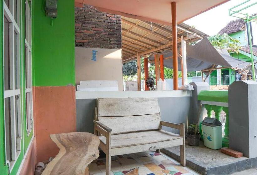 پانسیون Gandrung Payungan Family Inn