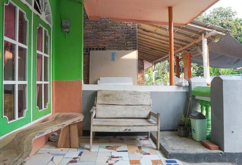 پانسیون Gandrung Payungan Family Inn