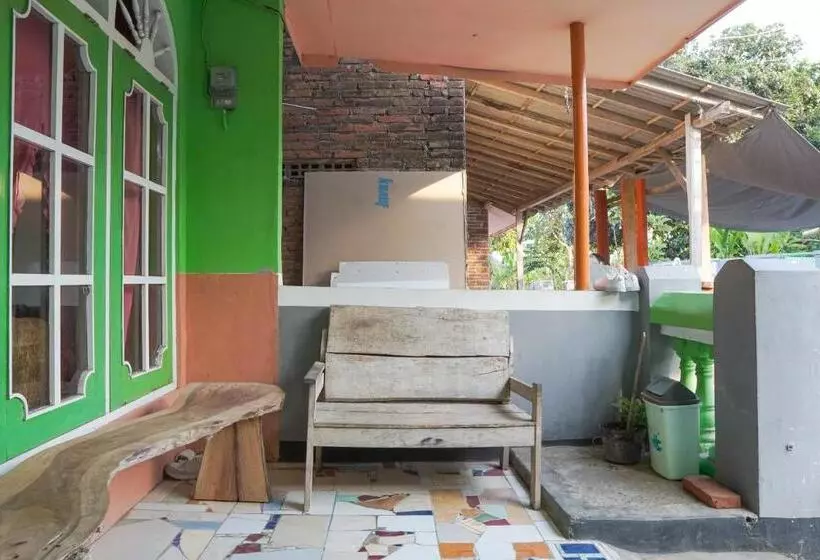 پانسیون Gandrung Payungan Family Inn