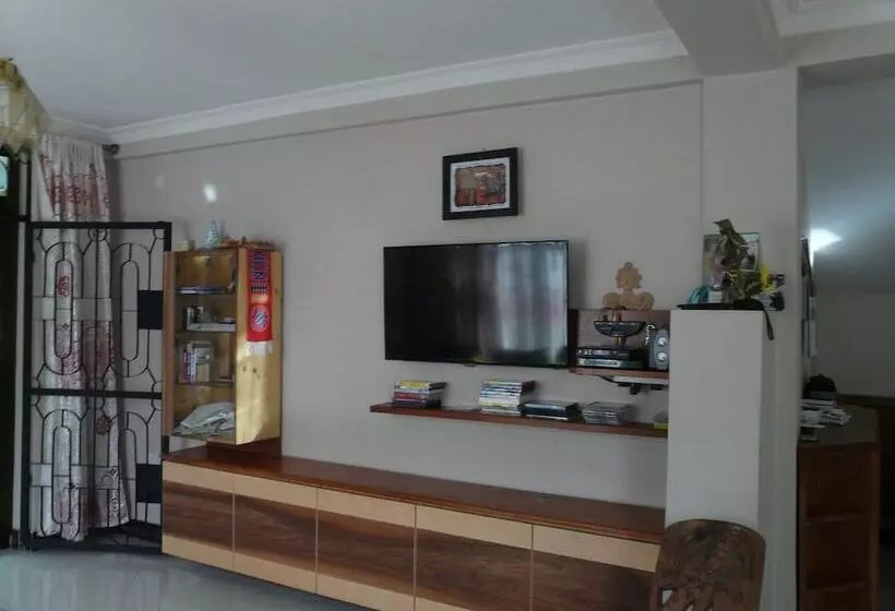 Banana House   Hostel