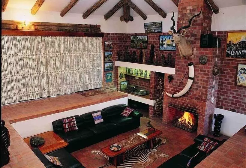 هتل Chaminuka Lodge And Nature Reserve