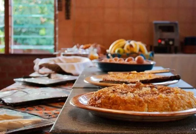 هتل Chaminuka Lodge And Nature Reserve