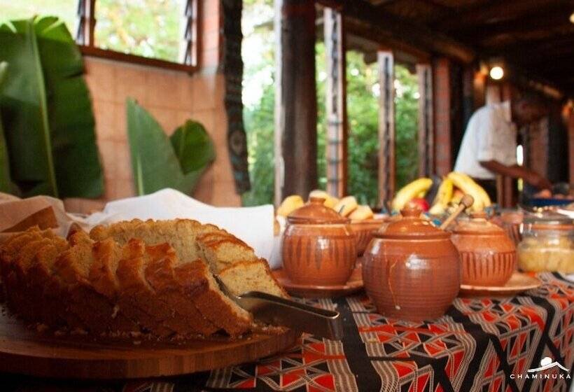هتل Chaminuka Lodge And Nature Reserve