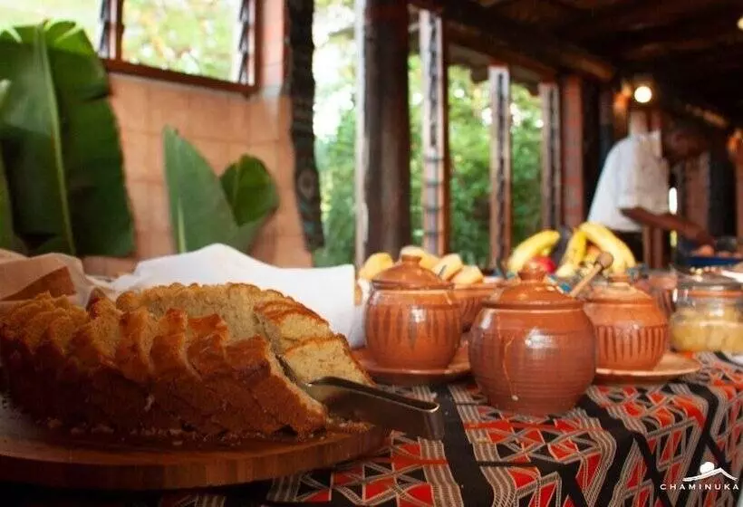 هتل Chaminuka Lodge And Nature Reserve