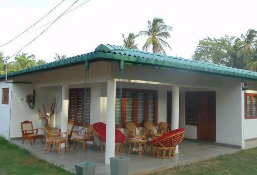 فندق Xaviers Nila Villa