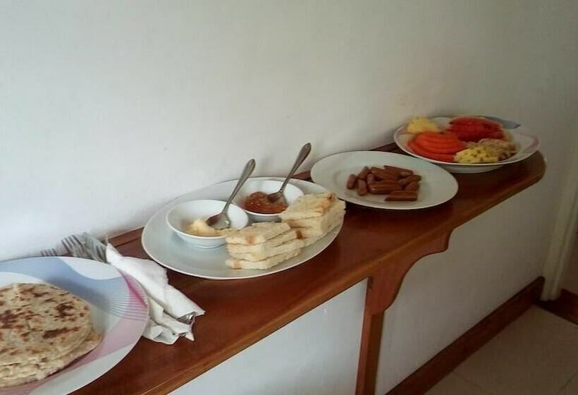 בית מלון כפרי Xaviers Nila Villa