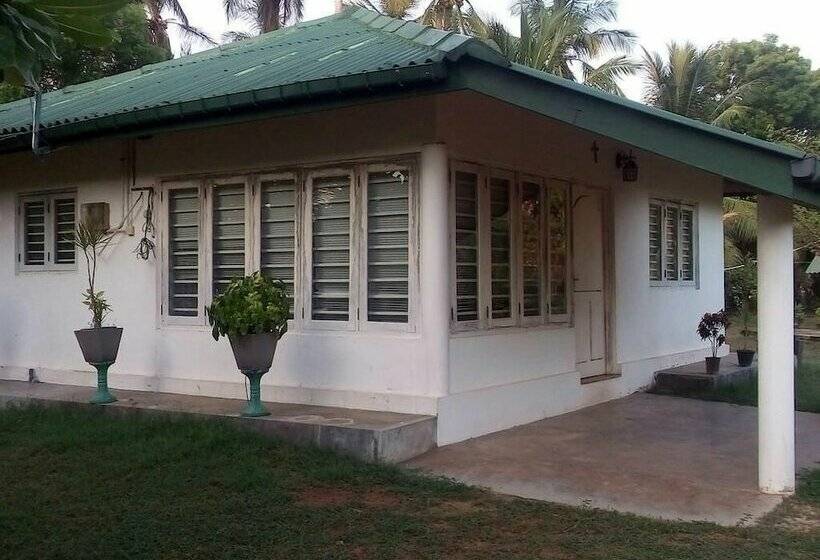 בית מלון כפרי Xaviers Nila Villa