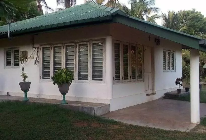 Hotelli Xaviers Nila Villa