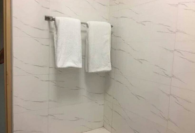 پانسیون Kutwingi Lodge