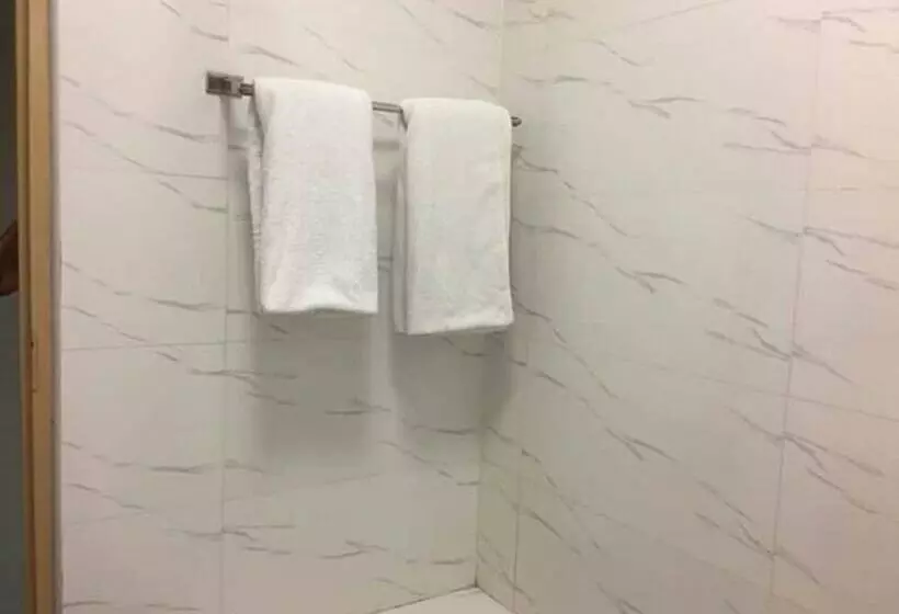 پانسیون Kutwingi Lodge