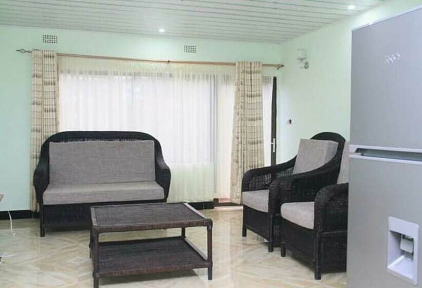 پانسیون Kutwingi Lodge