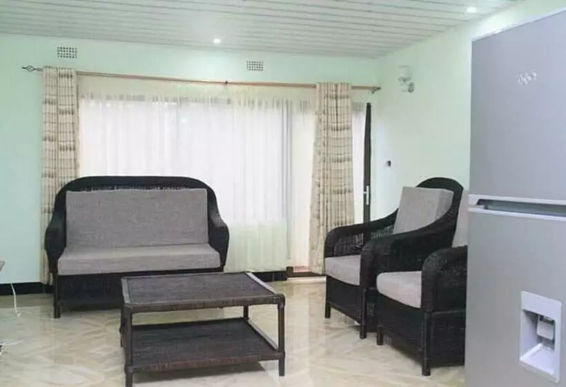 پانسیون Kutwingi Lodge