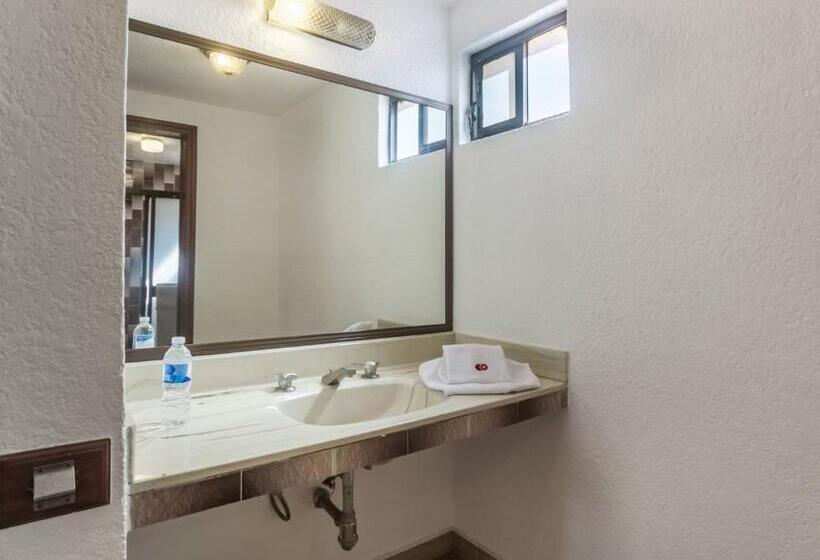 هتل Capital O Mansión Los Arcos